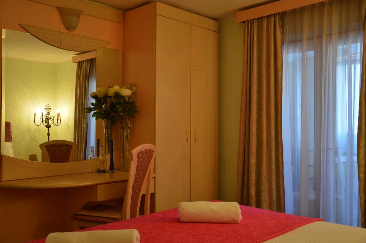 Hous Mira Apartment Porec Exterior photo